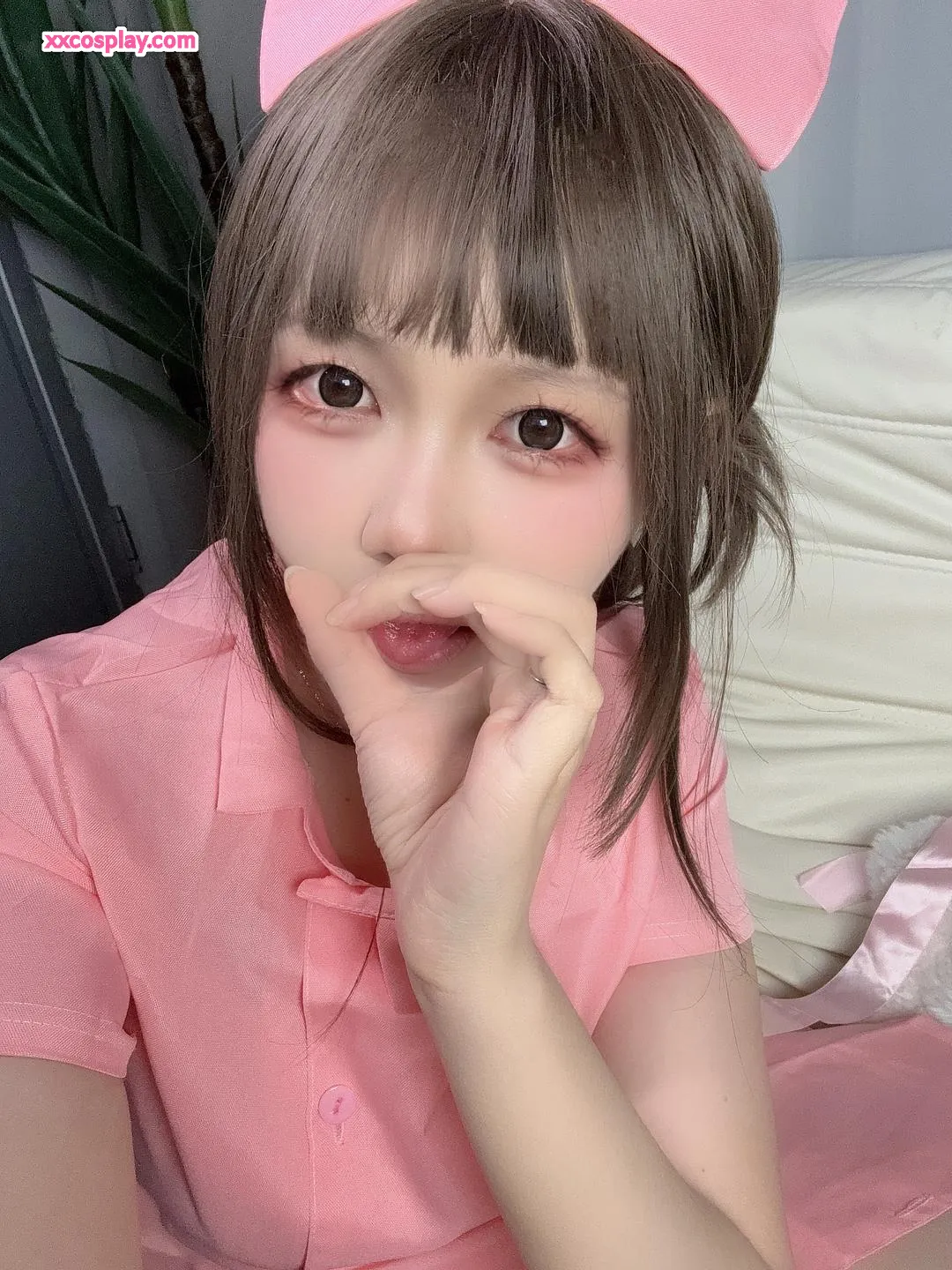 Luosang Yizi - Pink Nurse